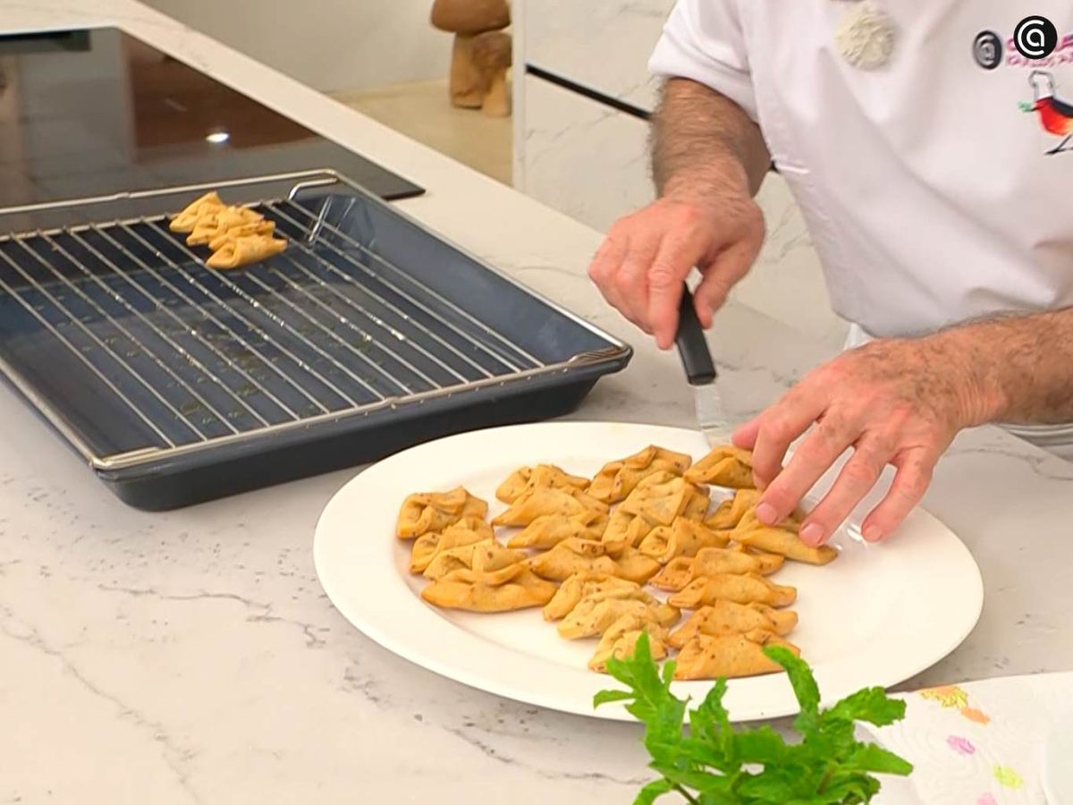 Sirve los pestiños empapados con miel