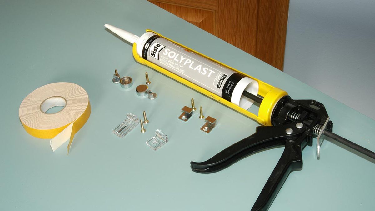 Pegar un espejo en la pared paso 1