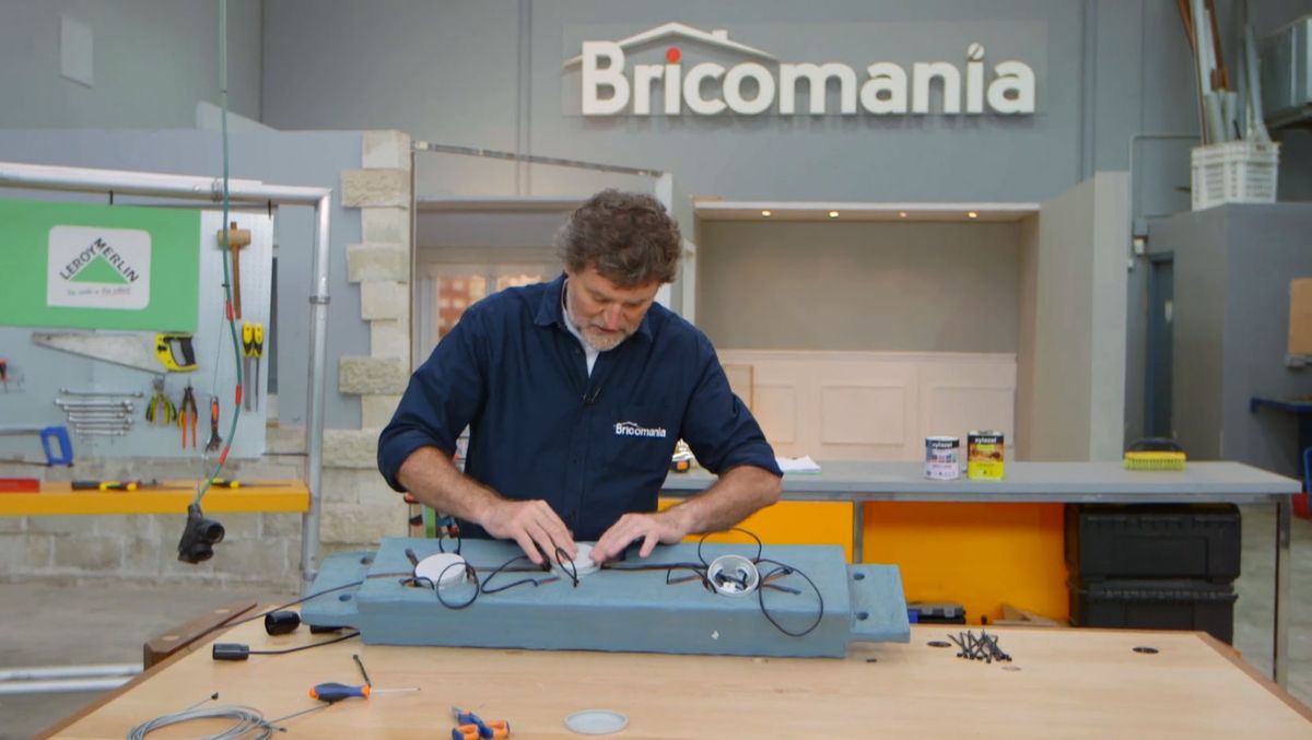 Cómo hacer una lámpara con una viga de madera paso 10