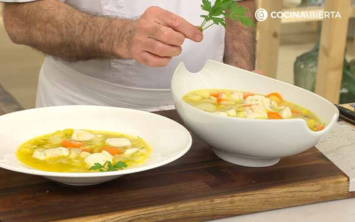 Sirve la porrusalda de merluza