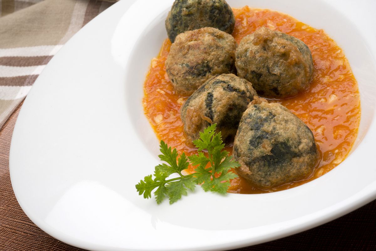 5832 1 albondigas de espinacas queso y pinones 1217 xl