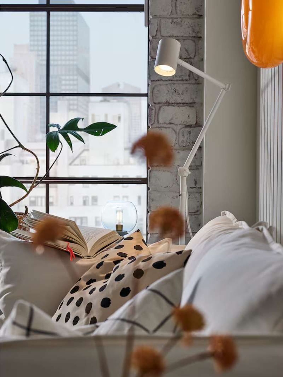 Lámpara de lectura de pie NYMÅNE.