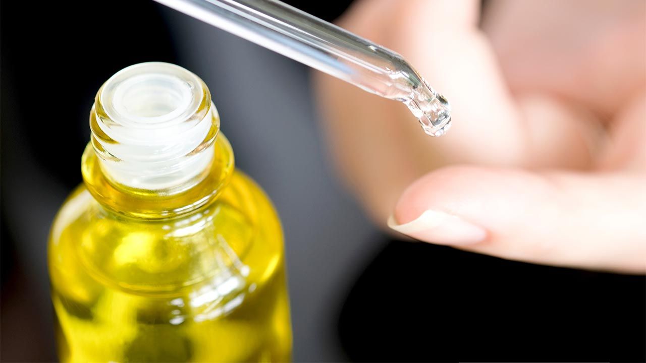 belleza trucos para arreglar productos maquillaje aceite