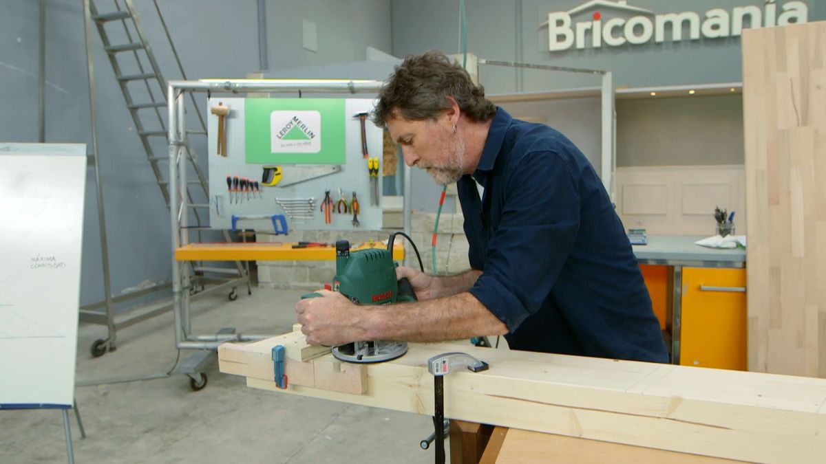 Cómo hacer una escalera de madera para el altillo paso 5