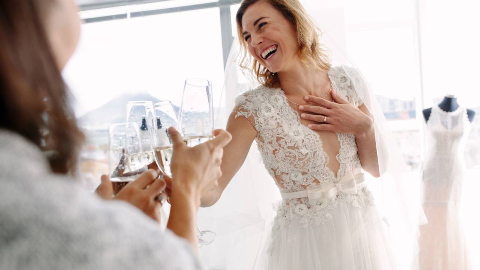 mango tiene el vestido perfecto para tu segundo look de novia o boda civil portada