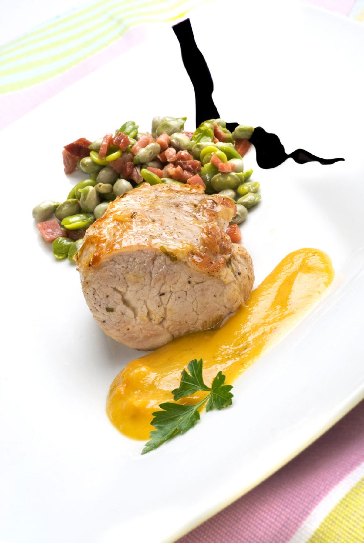 Solomillo de cerdo con habitas