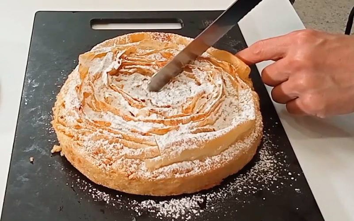 tarta flor con flan de turron y arandanos receta paso4