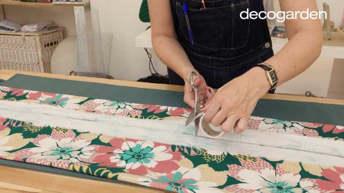 Paso cinco para hacer un revistero casero.