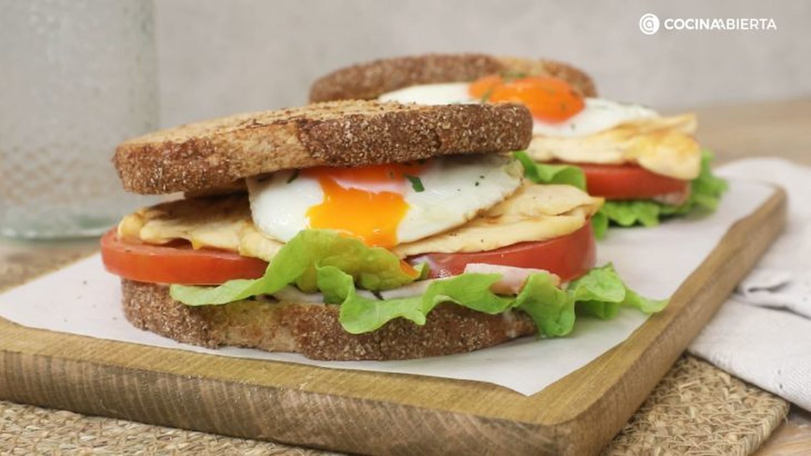 sandwich de pollo cierre logo