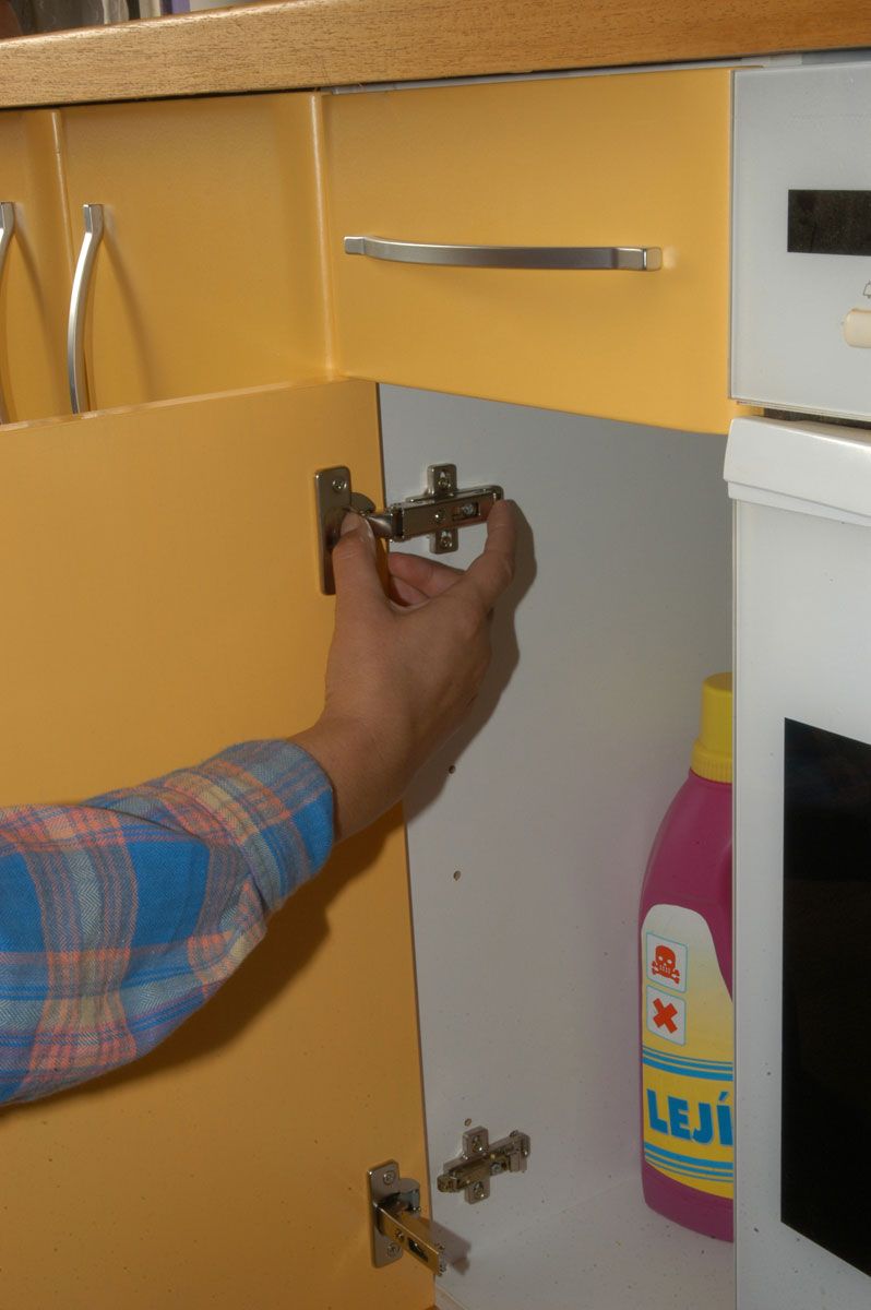 Cerradura para puerta de armario paso 1
