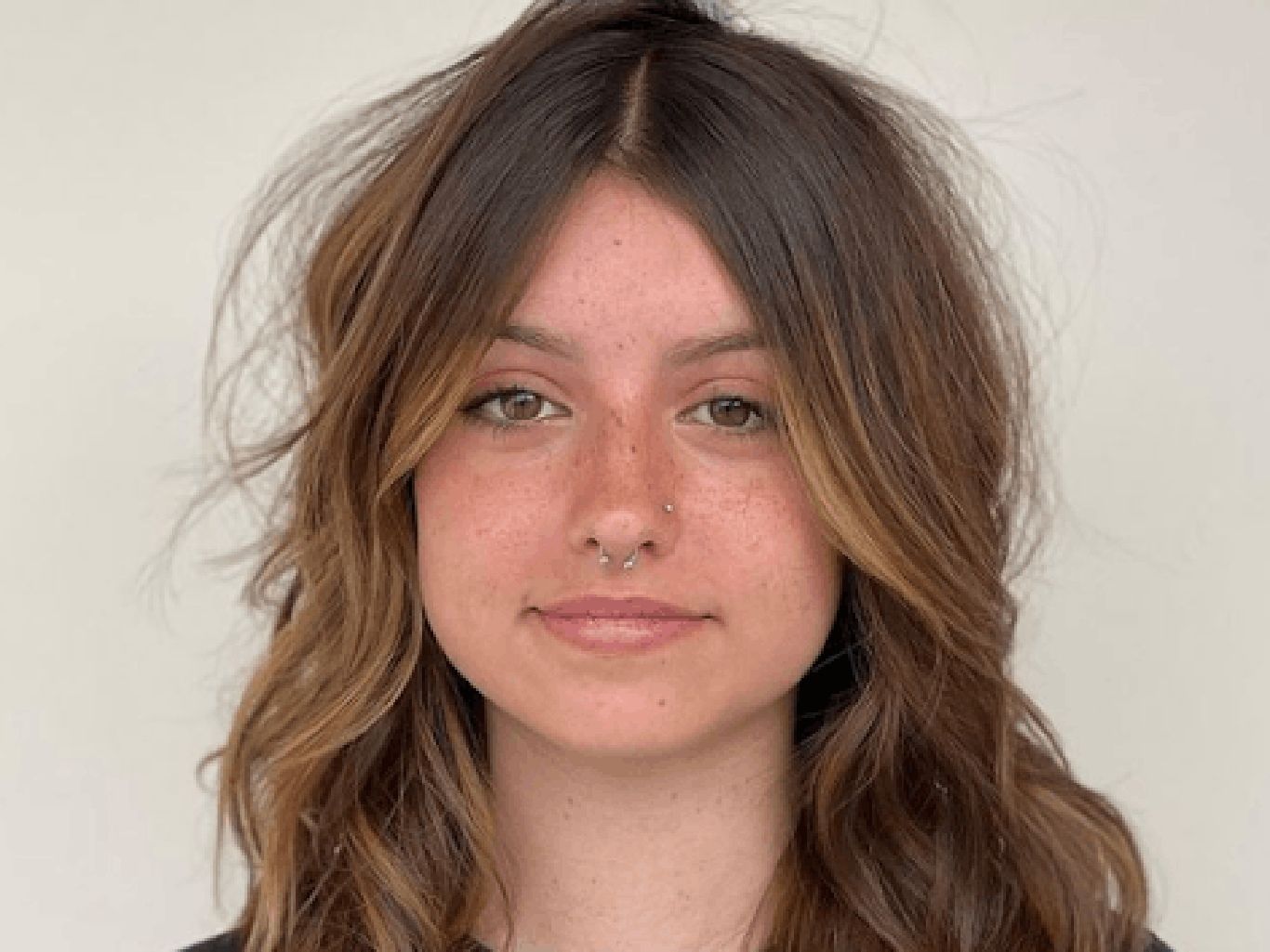 Corte wolf cut en un rostro ovalado