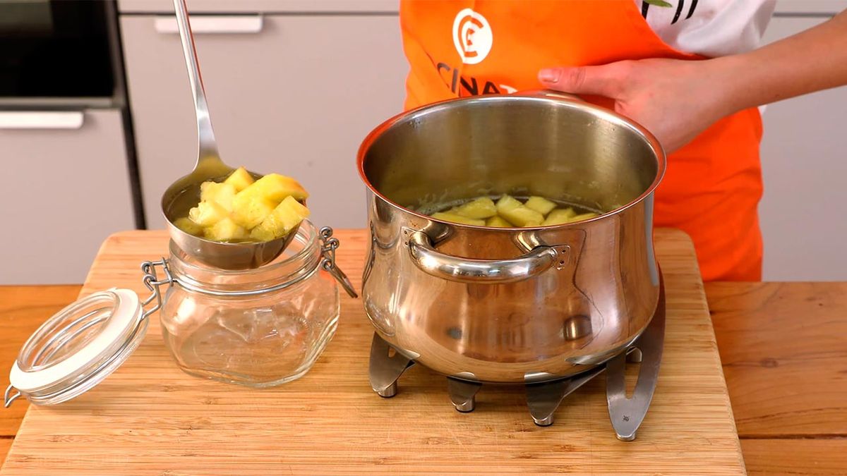 Como hacer piña en almíbar   paso 4