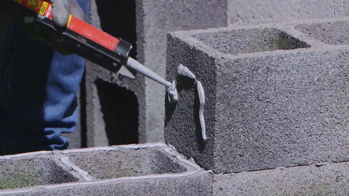 Cómo hacer un banco de hormigón y tableros de pino paso 2