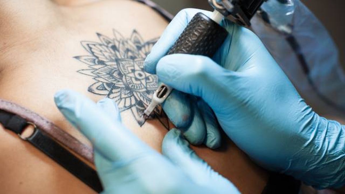 a que se puede comparar el dolor de un tatuaje 1