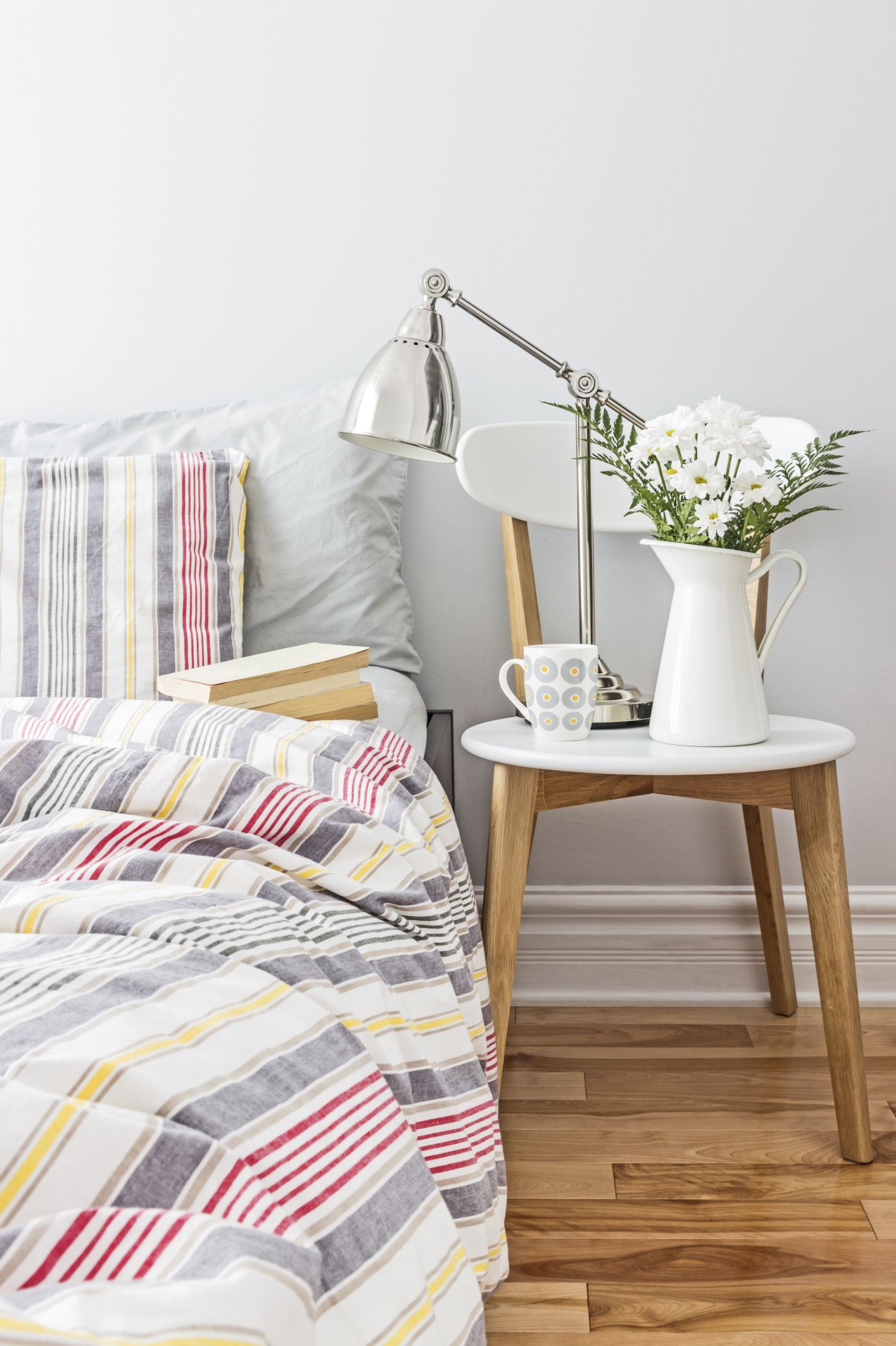 Utilizar una silla como mesilla
