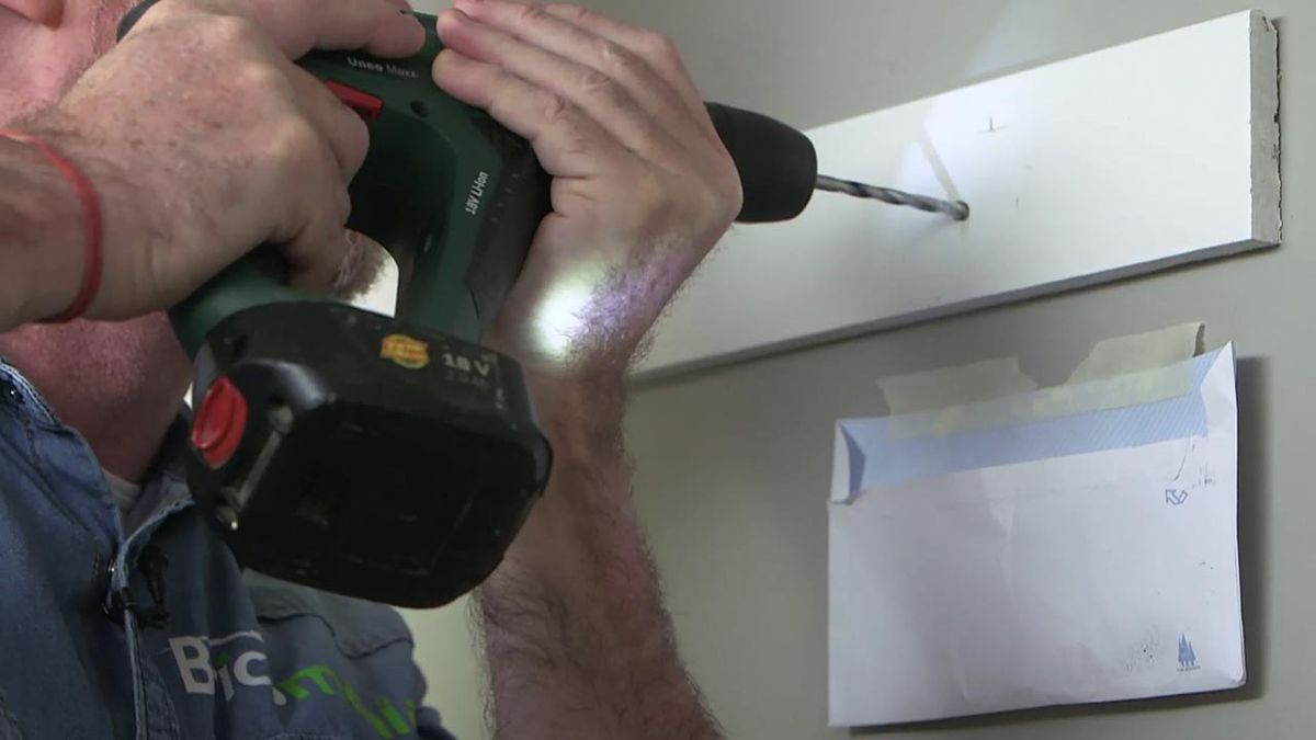 Como convertir una puerta abatible en una puerta corredera paso 8