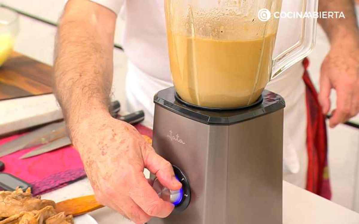 Tritura hasta conseguir una salsa homogénea