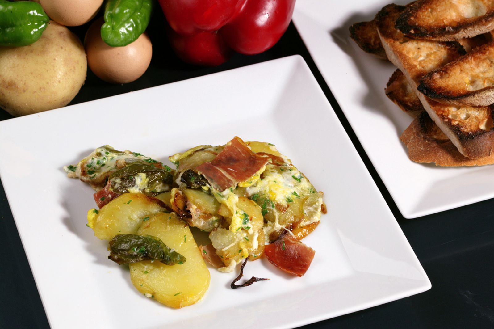 Revuelto de patatas, pimiento y jamón