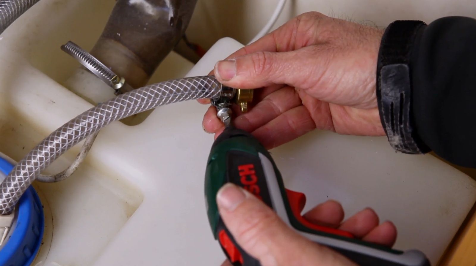 Colocar llave de paso en un tubo de plástico paso 5