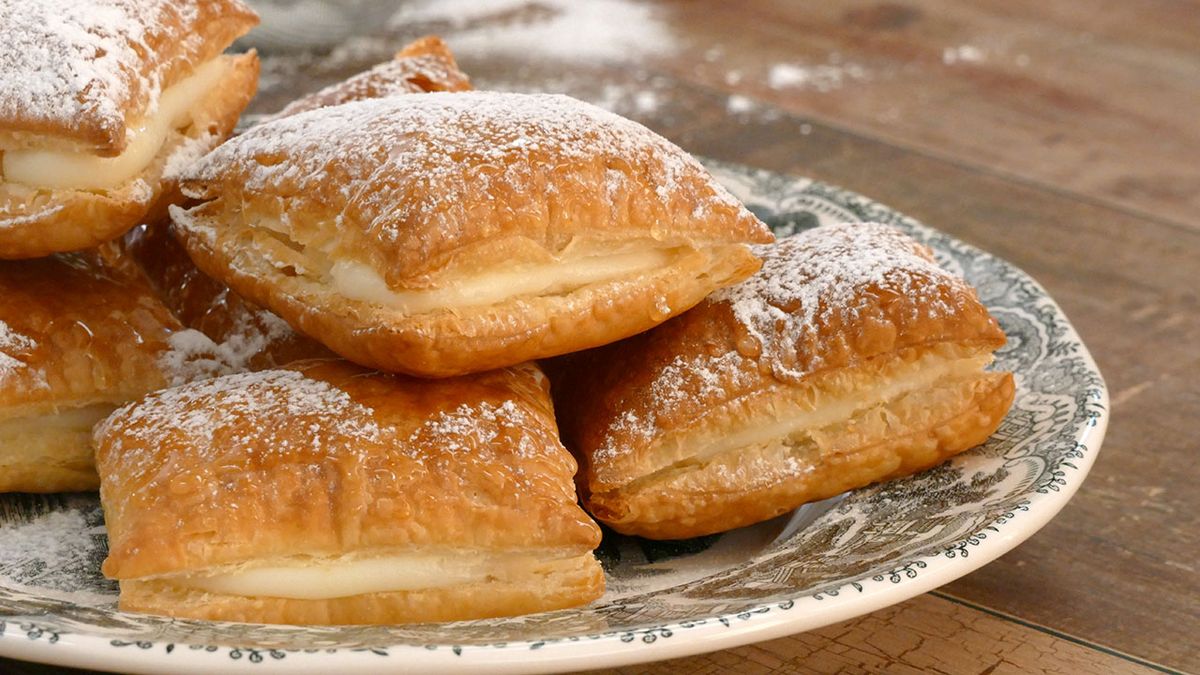 Receta de miguelitos de la Roda rellenos de crema  paso 6