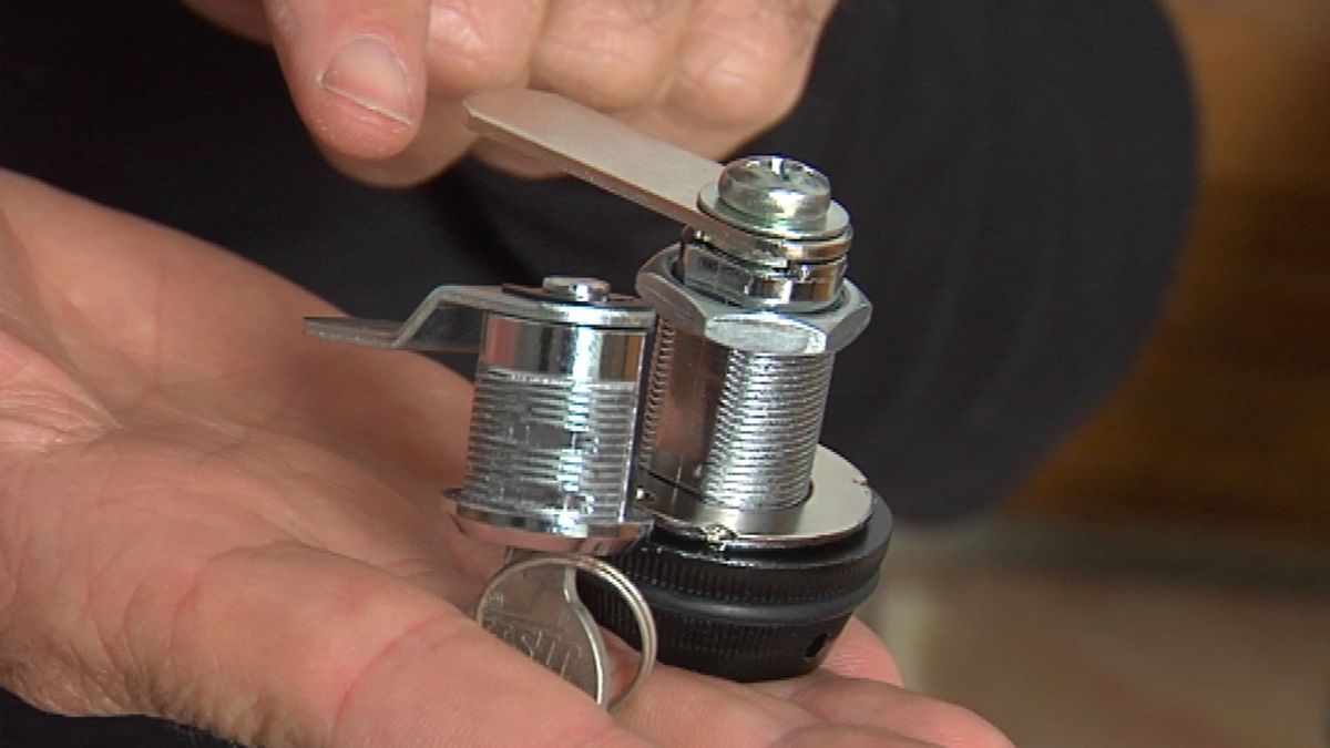 Cerradura de combinación para buzón paso 3