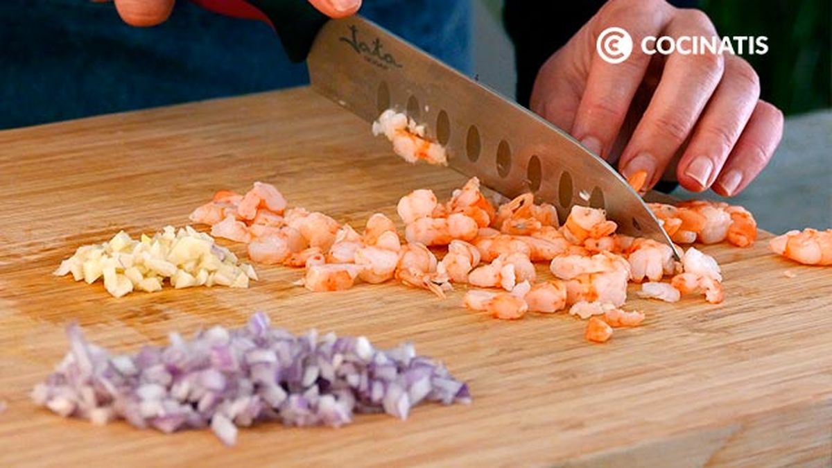 Receta de rollitos de gambas y aguacate  paso 1