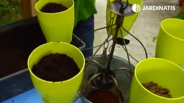 Reutilizar lamparas de araña para maceteros sustrato brico jardin