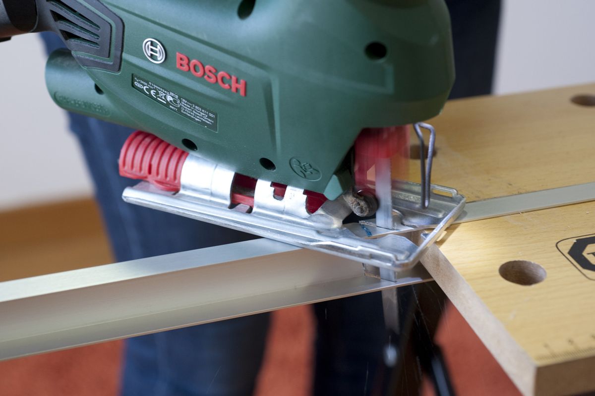 Bricomania 662 Fijar escritorio en la pared p3