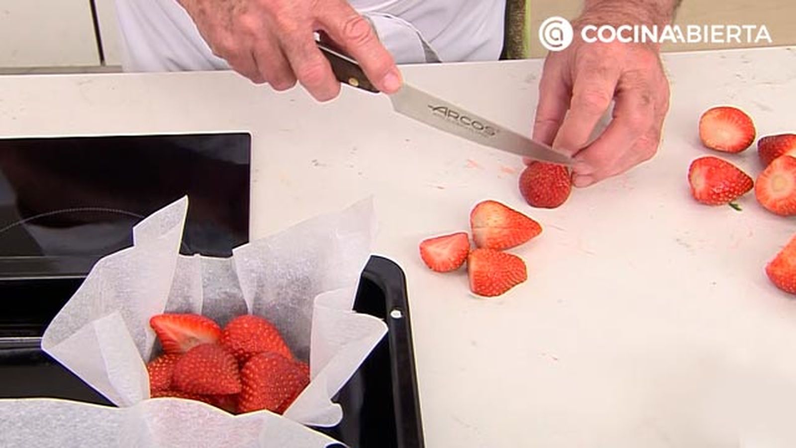 clafouits de fresas tarta francesa postre facil al horno karlos arguinano KARL67700321 paso1