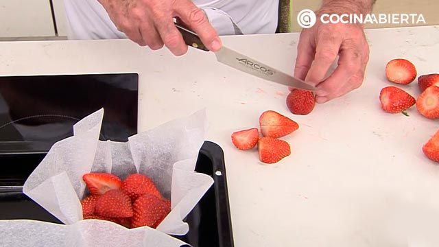 clafouits de fresas tarta francesa postre facil al horno karlos arguinano KARL67700321 paso1