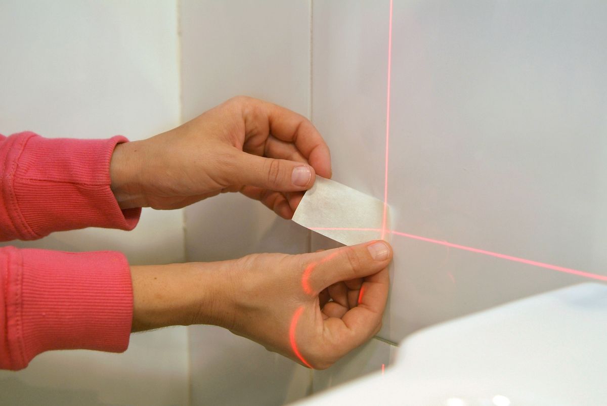 Colocación de accesorios en el baño paso 1