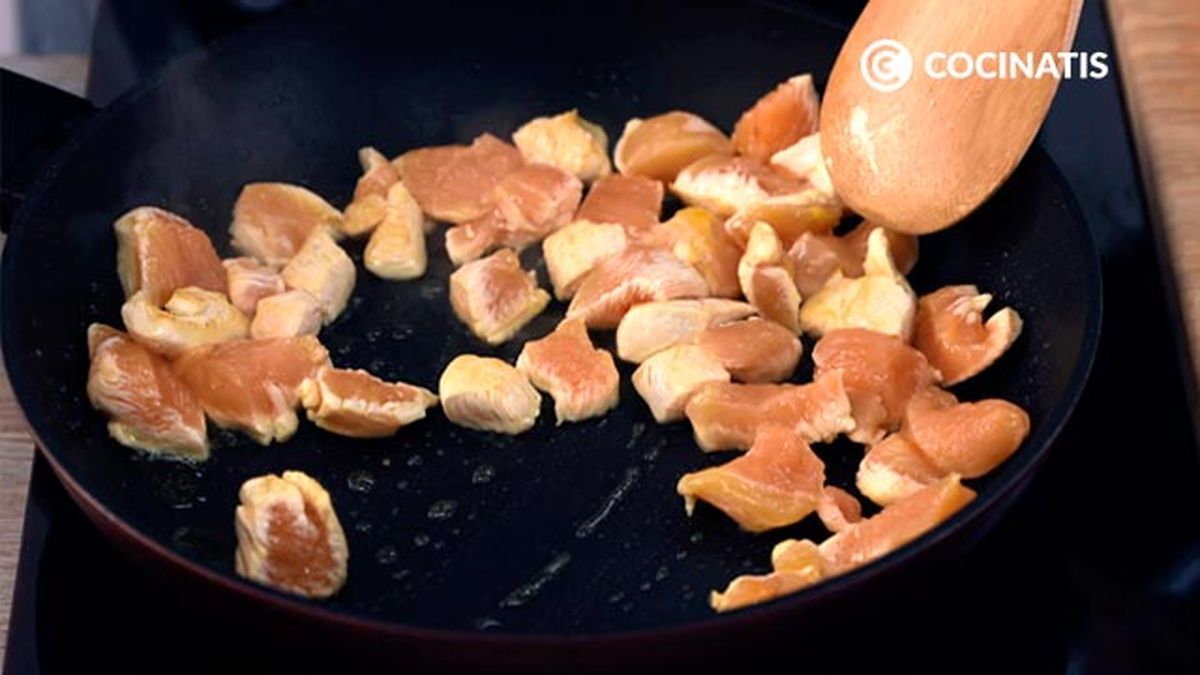 Receta de ensalada de pollo con mayonesa de aguacate  paso 3