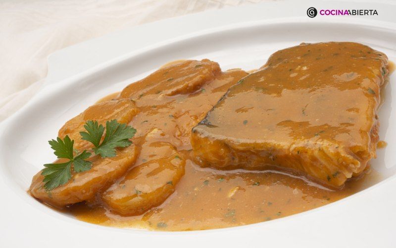 Si te apetece pescado, prueba una tradicional merluza a la sidra