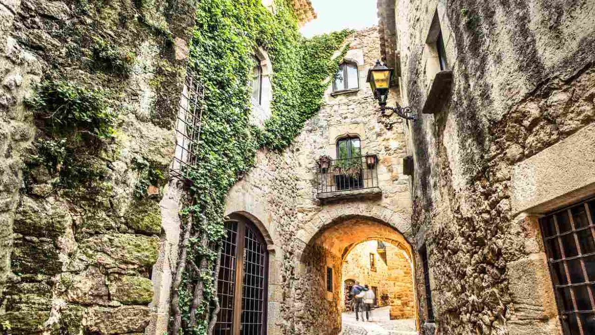 Si visitas Costa Brava, tienes que conocer Pals