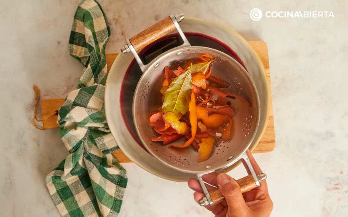 Cuela las especias y deja reposar