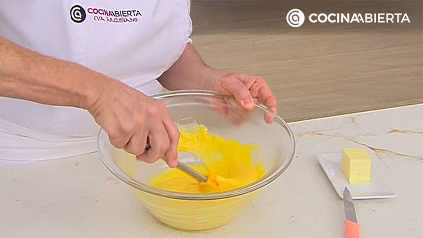 Receta tarta de fresas naturales nueces y crema pastelera postre facil al horno eva arguinano KARL6712 paso2