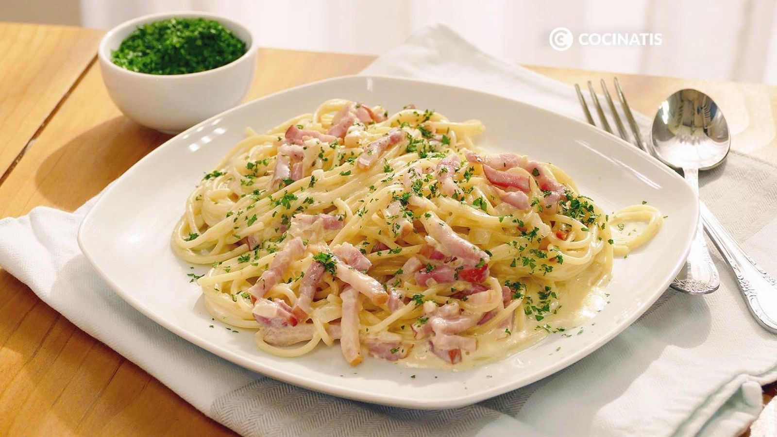 Espaguetis a la carbonara con nata