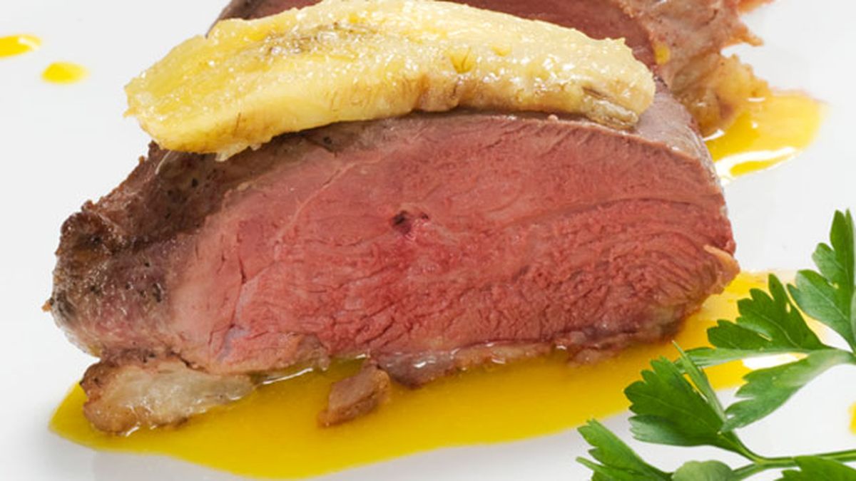 150 Pechuga de pato con platano v