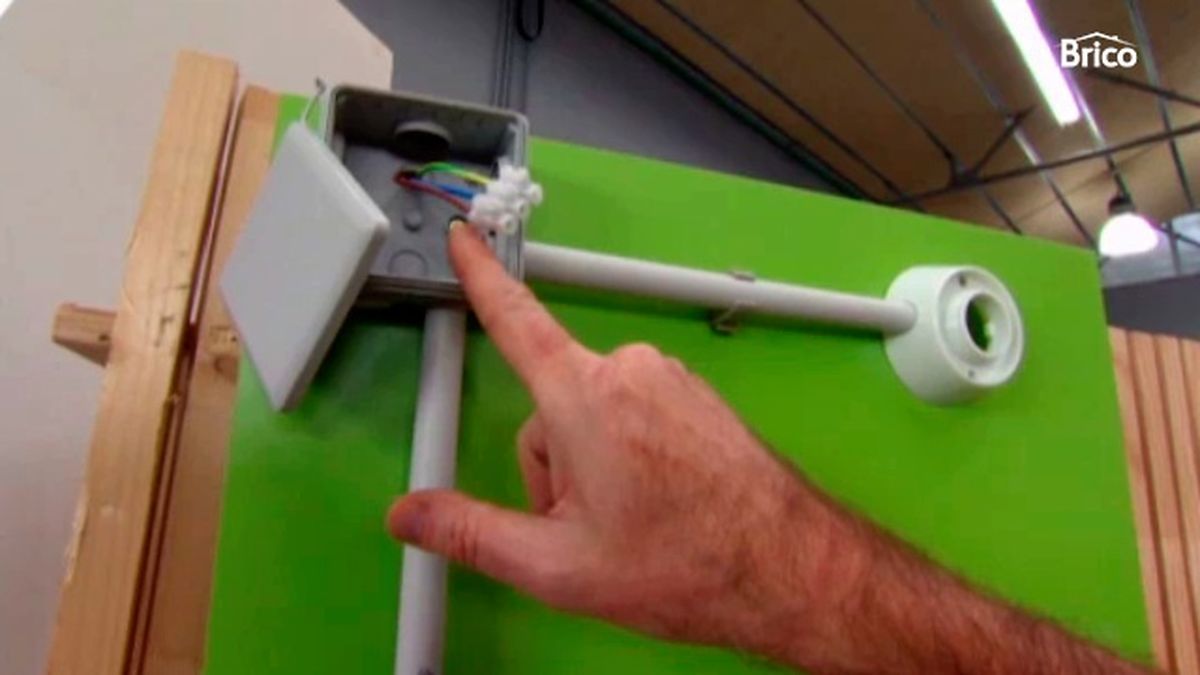 como conectar un interruptor simple paso 2