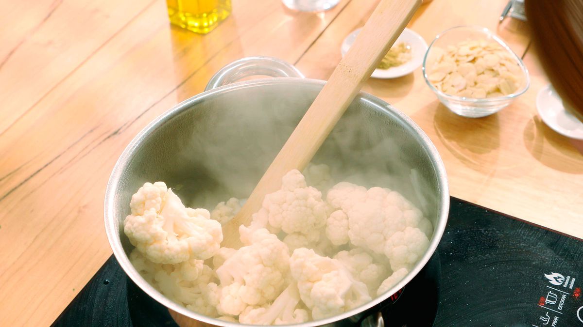 Crema de coliflor y almendras   Paso 2