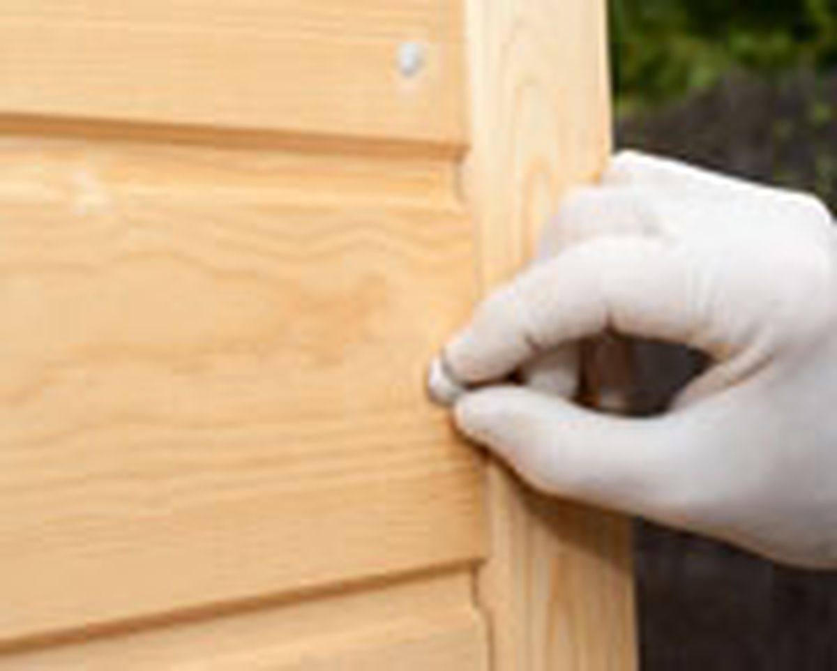 brico 655 pintar caseta madera paso 1