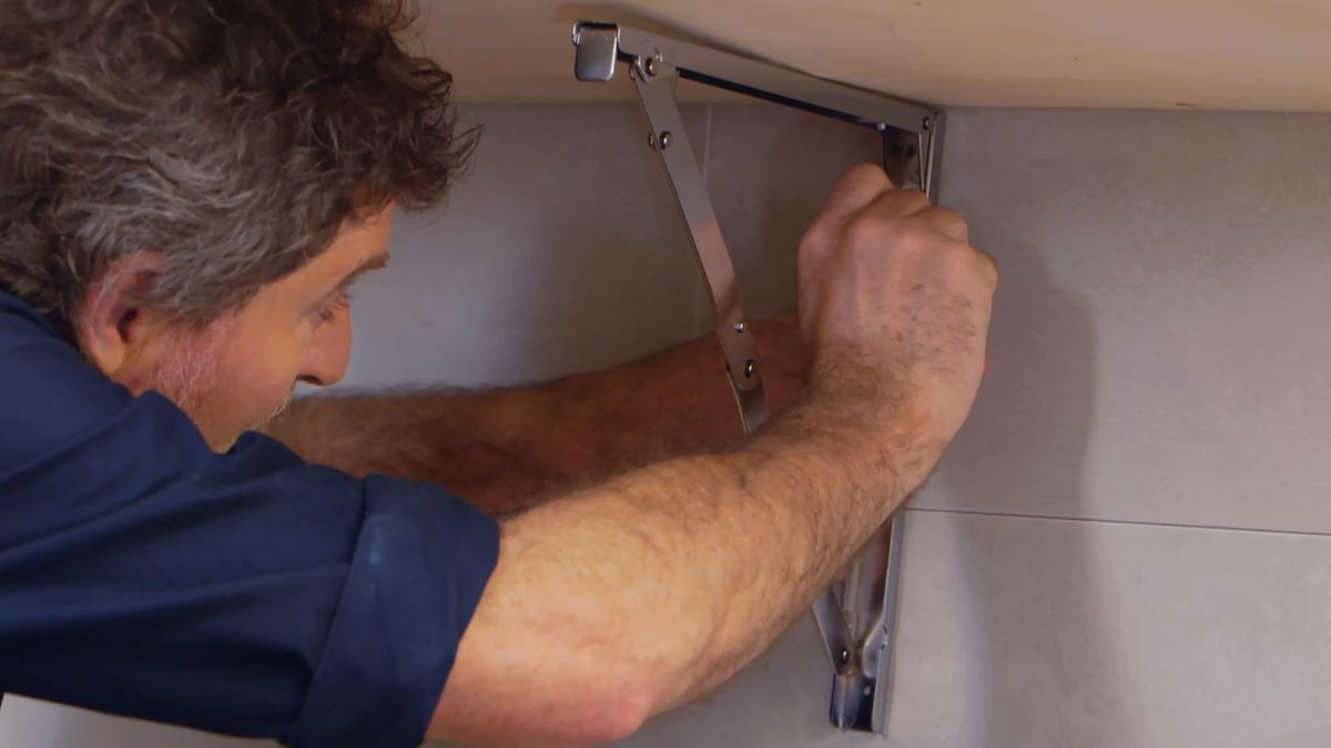 Cómo hacer una mesa redonda abatible paso 13