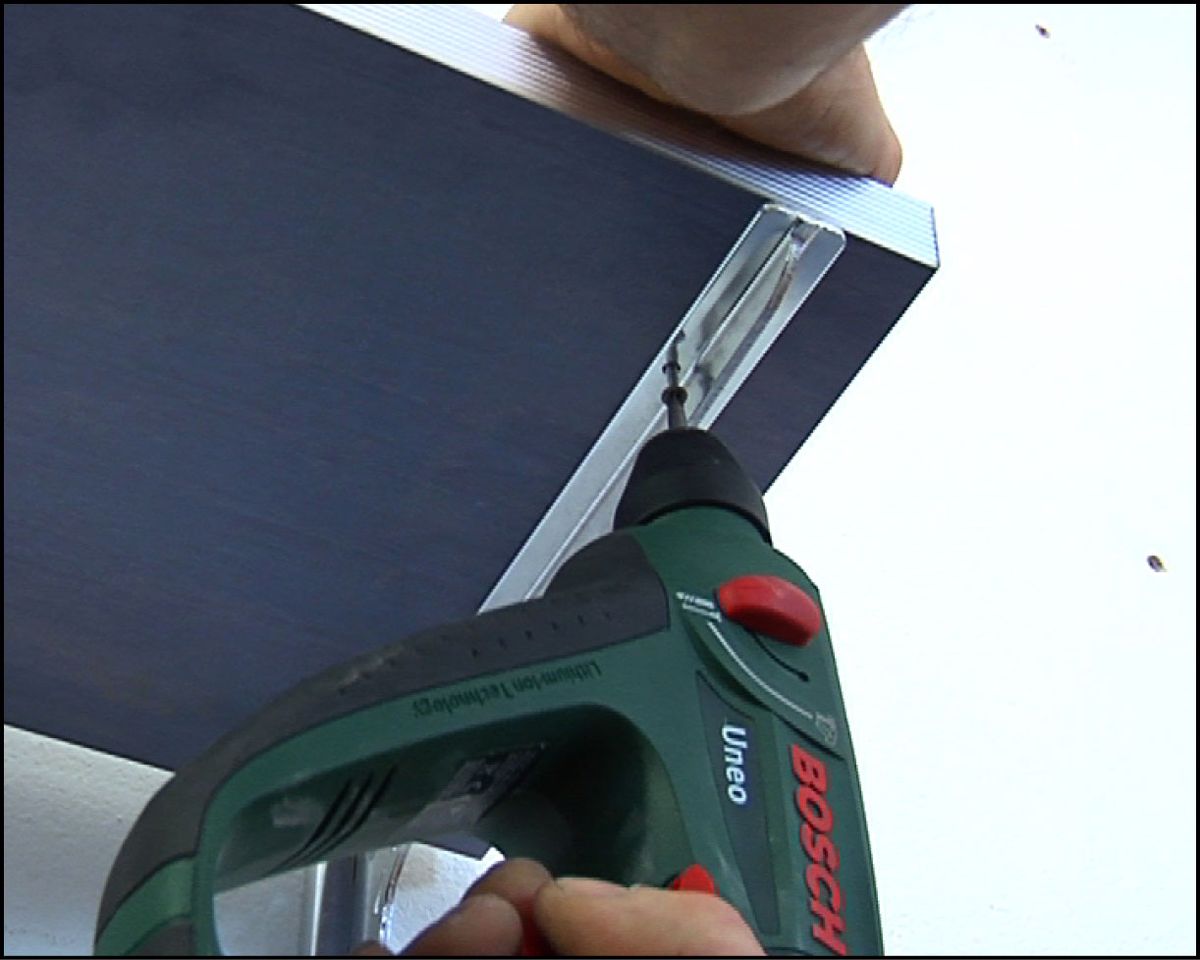 Arreglar baldas de estantería metálica paso 8