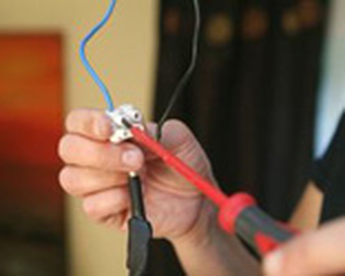 brico 0513 2 colocacion foco empotrado sierra corona paso5