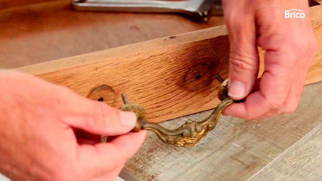 como restaurar un mueble antiguo de madera barnizado 1