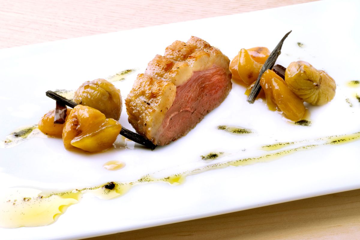 PATO A A LA NARANJA CON KUMQUATS Y CATAÑAS xl