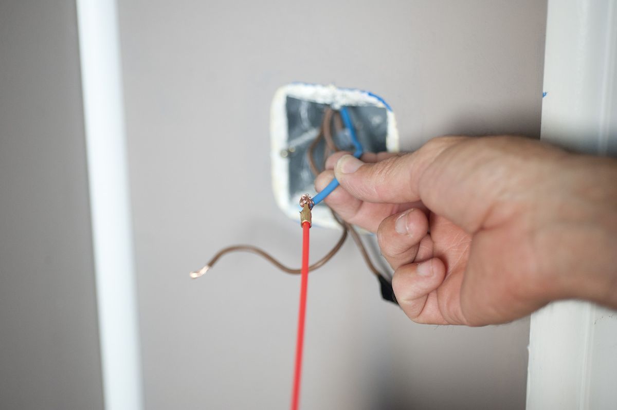 Bricomania 716 Interruptor con pulsador portatil p3