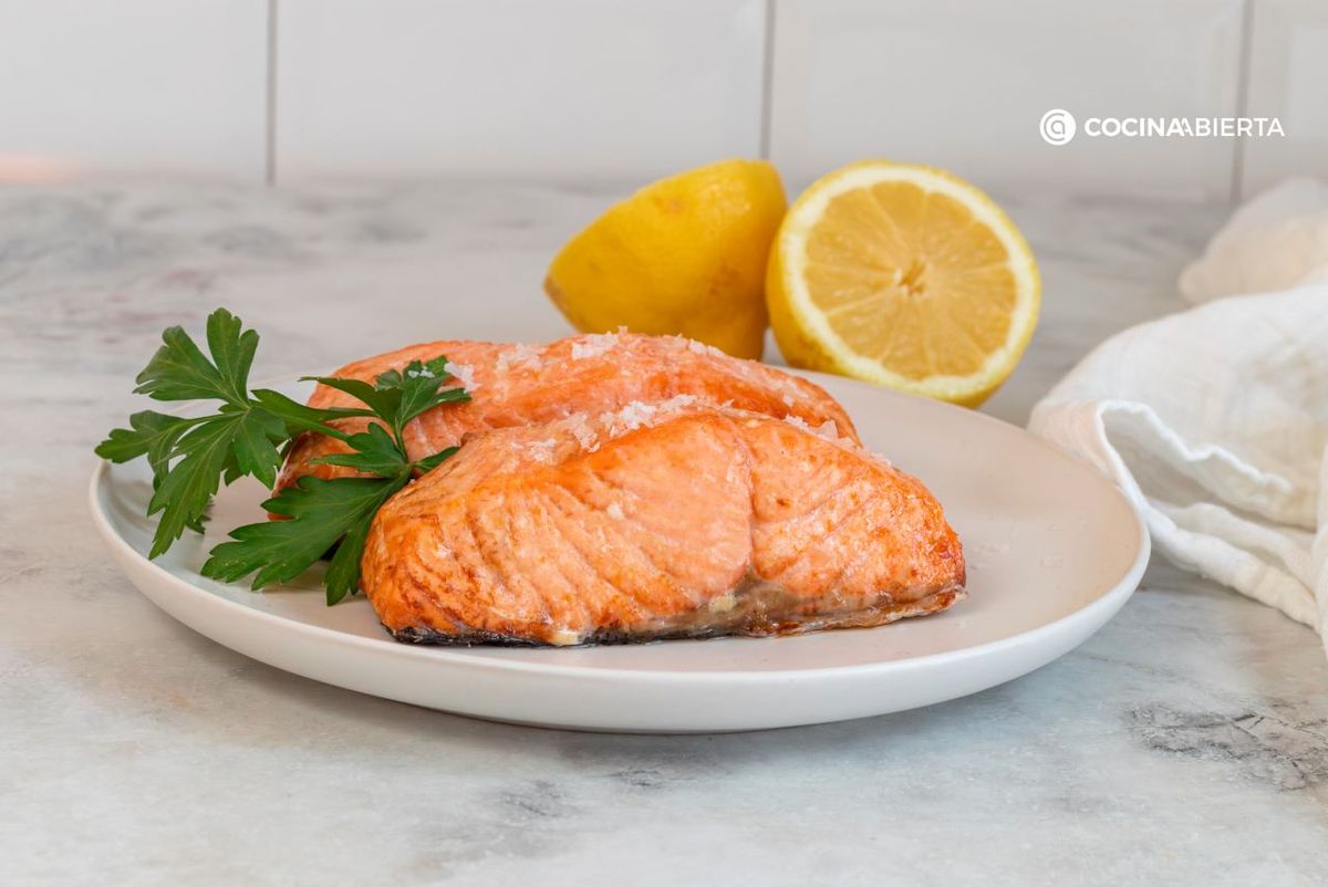 Solo necesitas 15 minutos cocinar el salmón en la freidora de aire