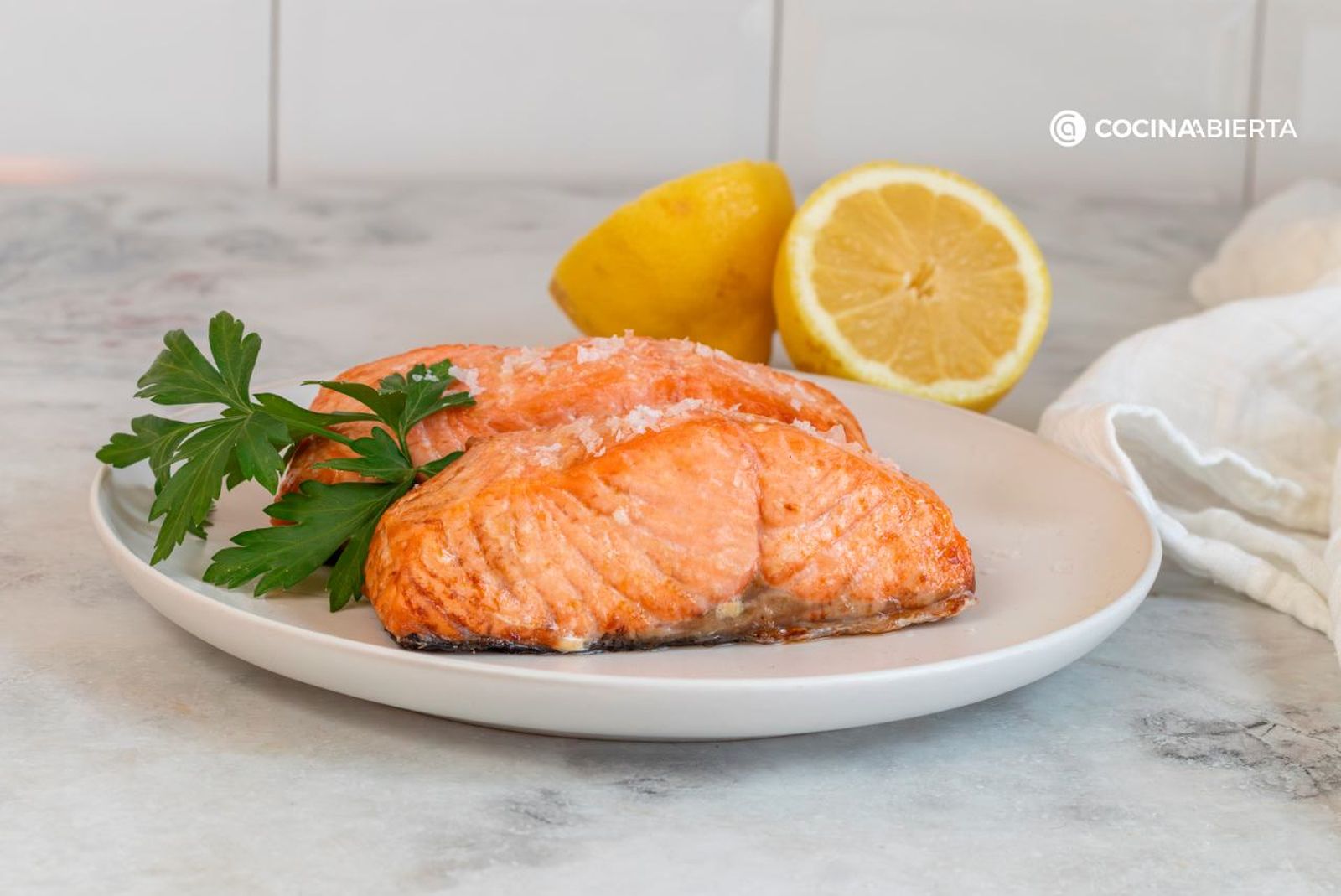 Solo necesitas 15 minutos cocinar el salmón en la freidora de aire