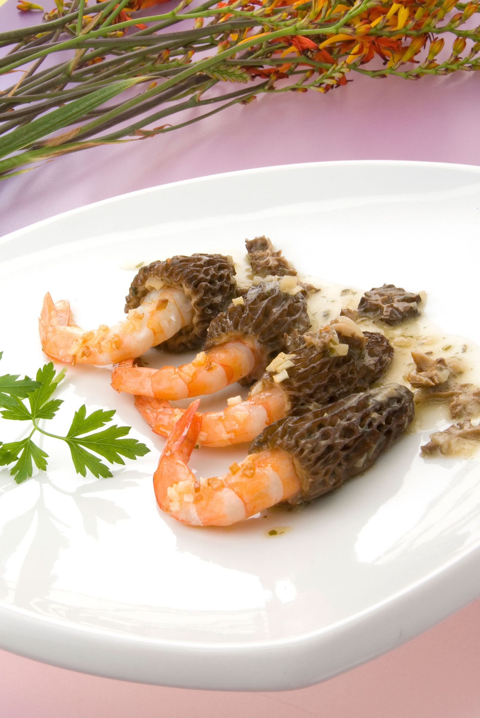 Colmenillas con langostinos